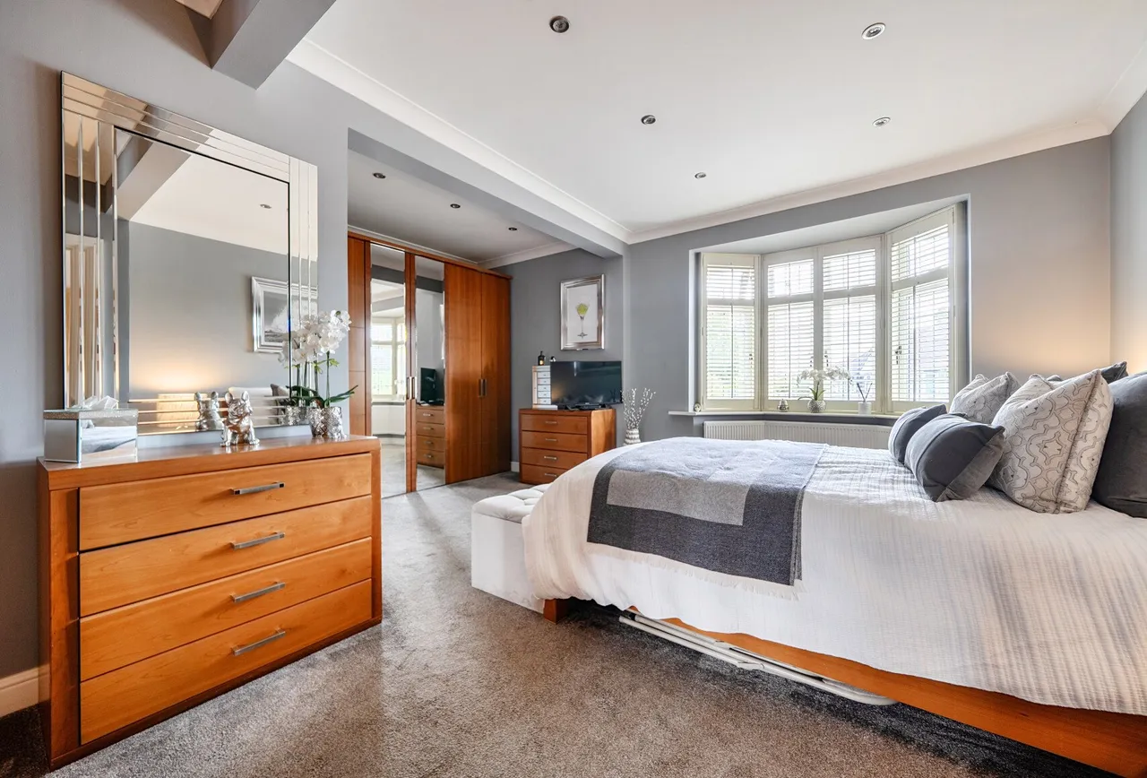 The Drive, Collier Row, RM5 3TS, photo 14