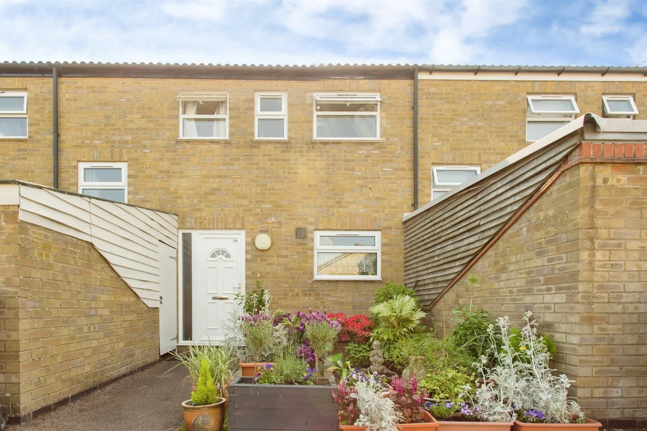 2 bed house for sale, Meadow Way, Cambridge, CB22