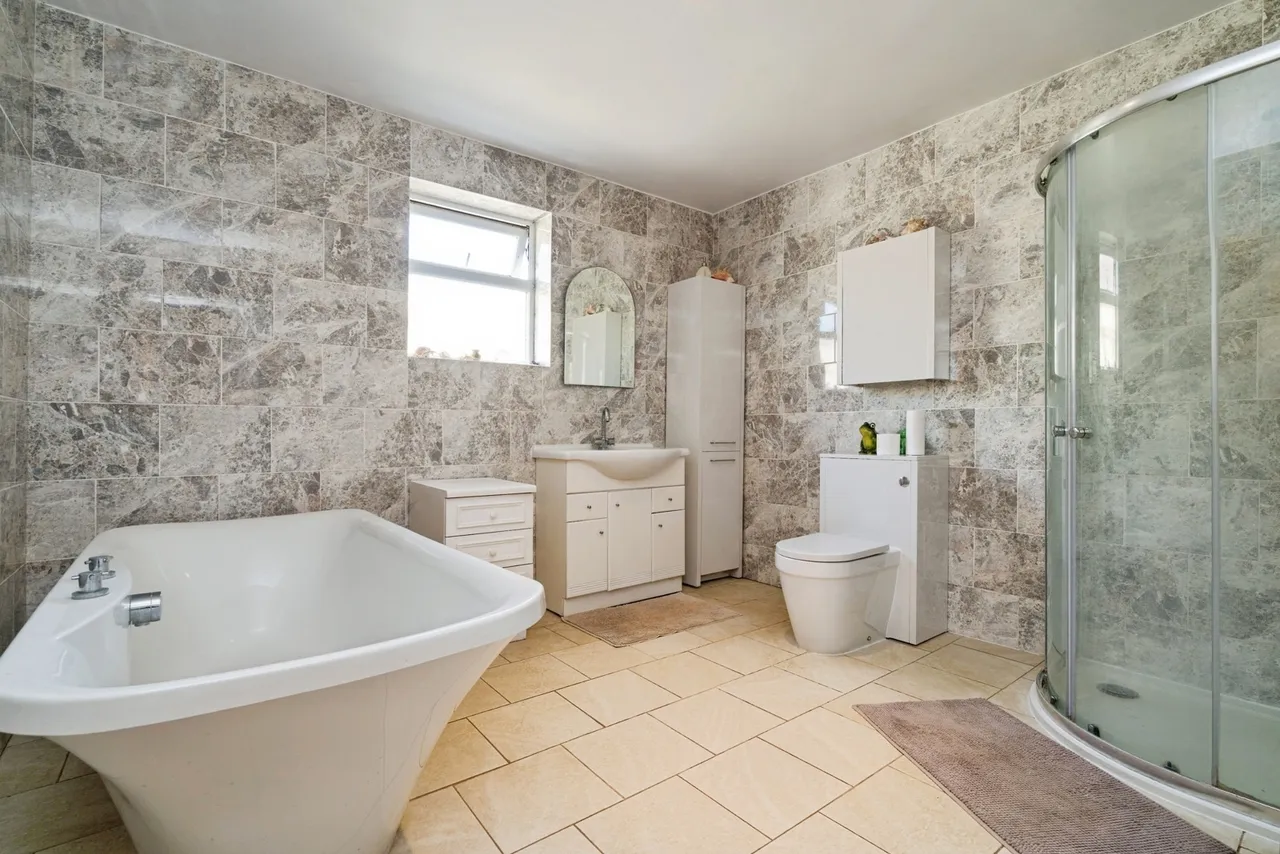 Longwater Lane, Norwich, Norfolk, NR5, photo 13