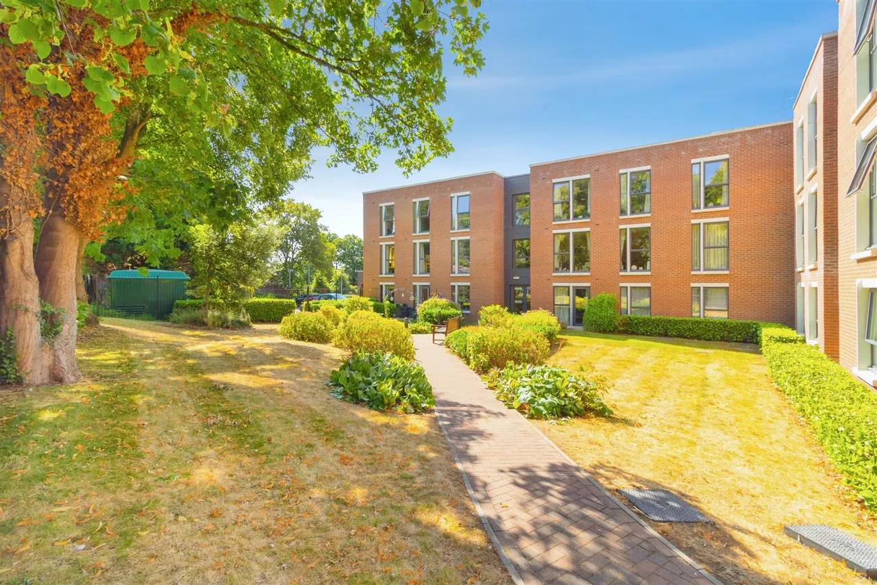 2 bed flat for sale, Little Glen Road, Glen Parva, LE2