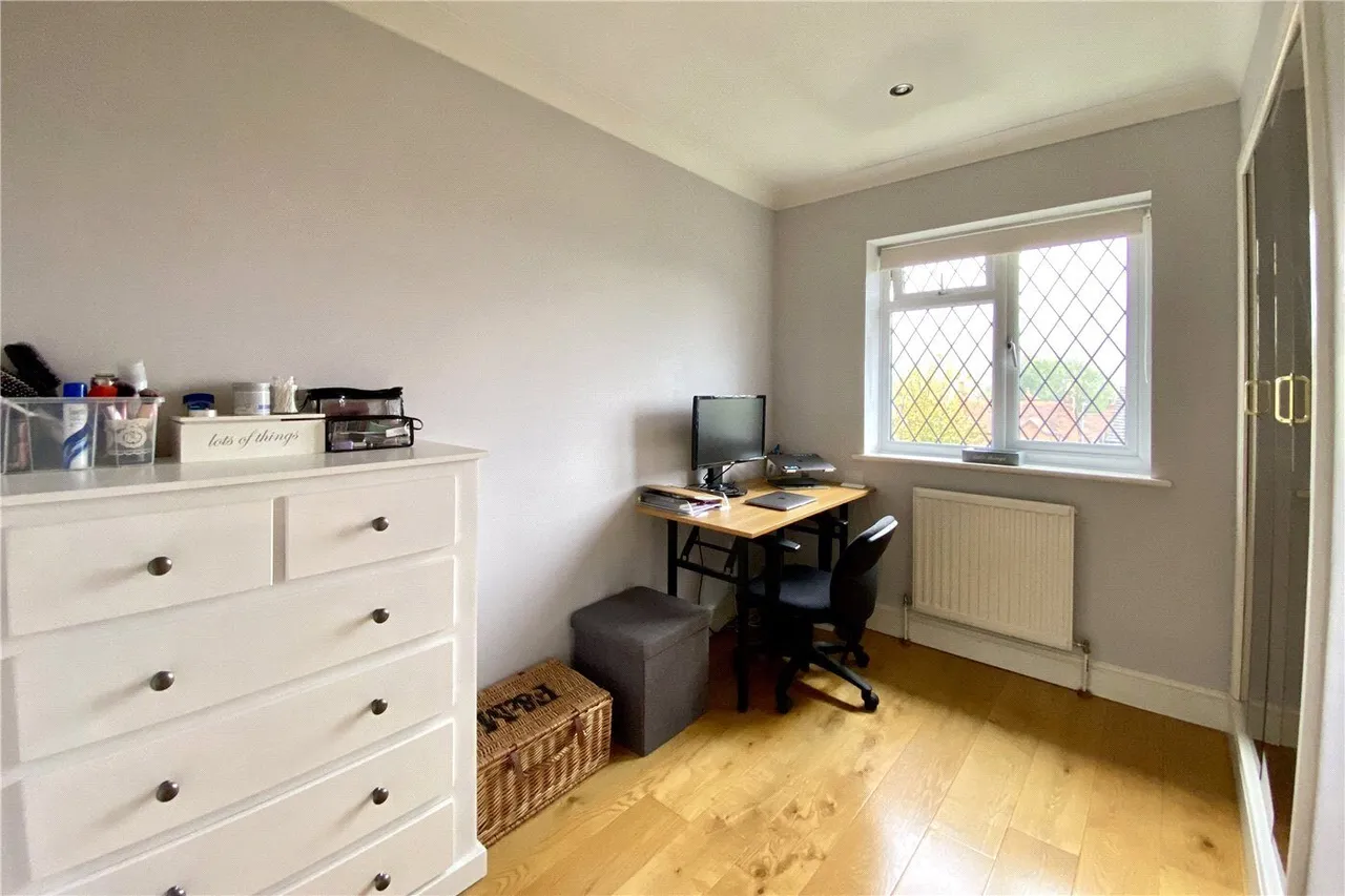Groves Close, Bourne End, SL8, photo 6