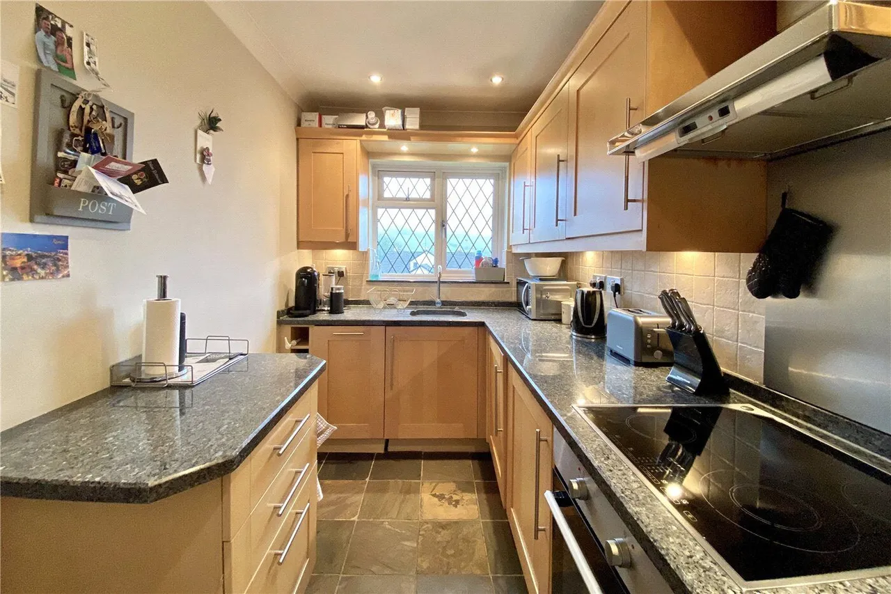 Groves Close, Bourne End, SL8, photo 4