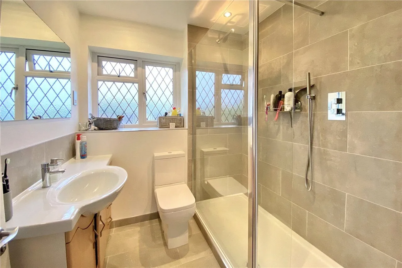 Groves Close, Bourne End, SL8, photo 7