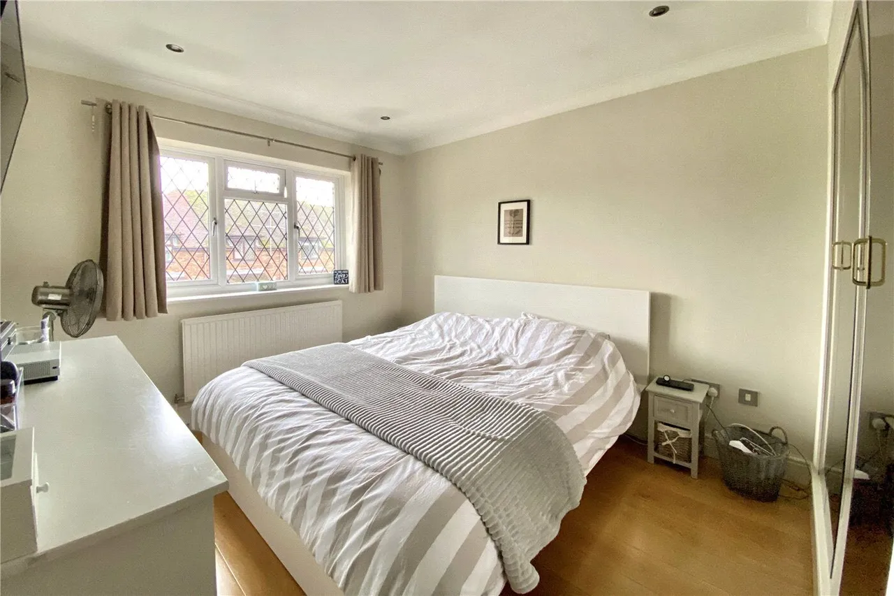 Groves Close, Bourne End, SL8, photo 5