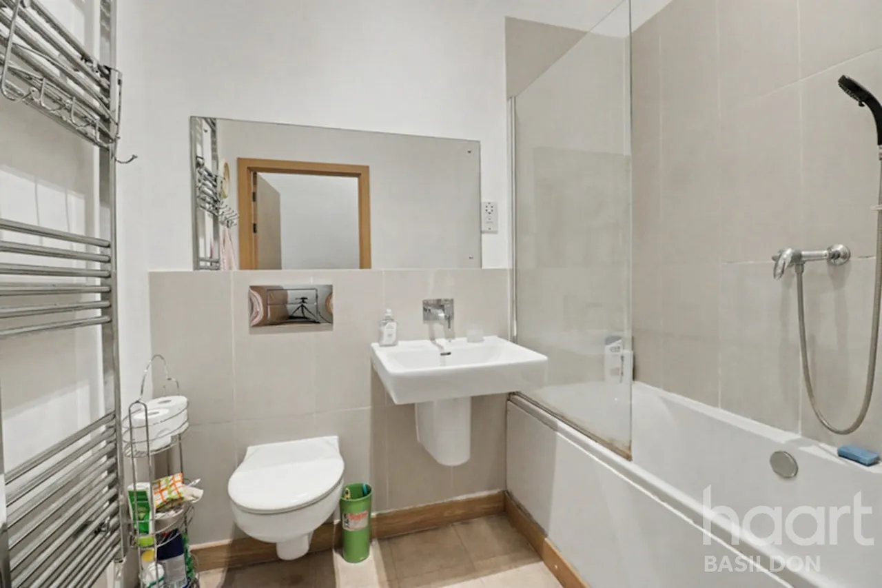 Cherrydown East, Basildon, SS16, photo 9