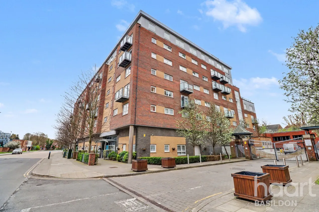 Cherrydown East, Basildon, SS16, photo 2