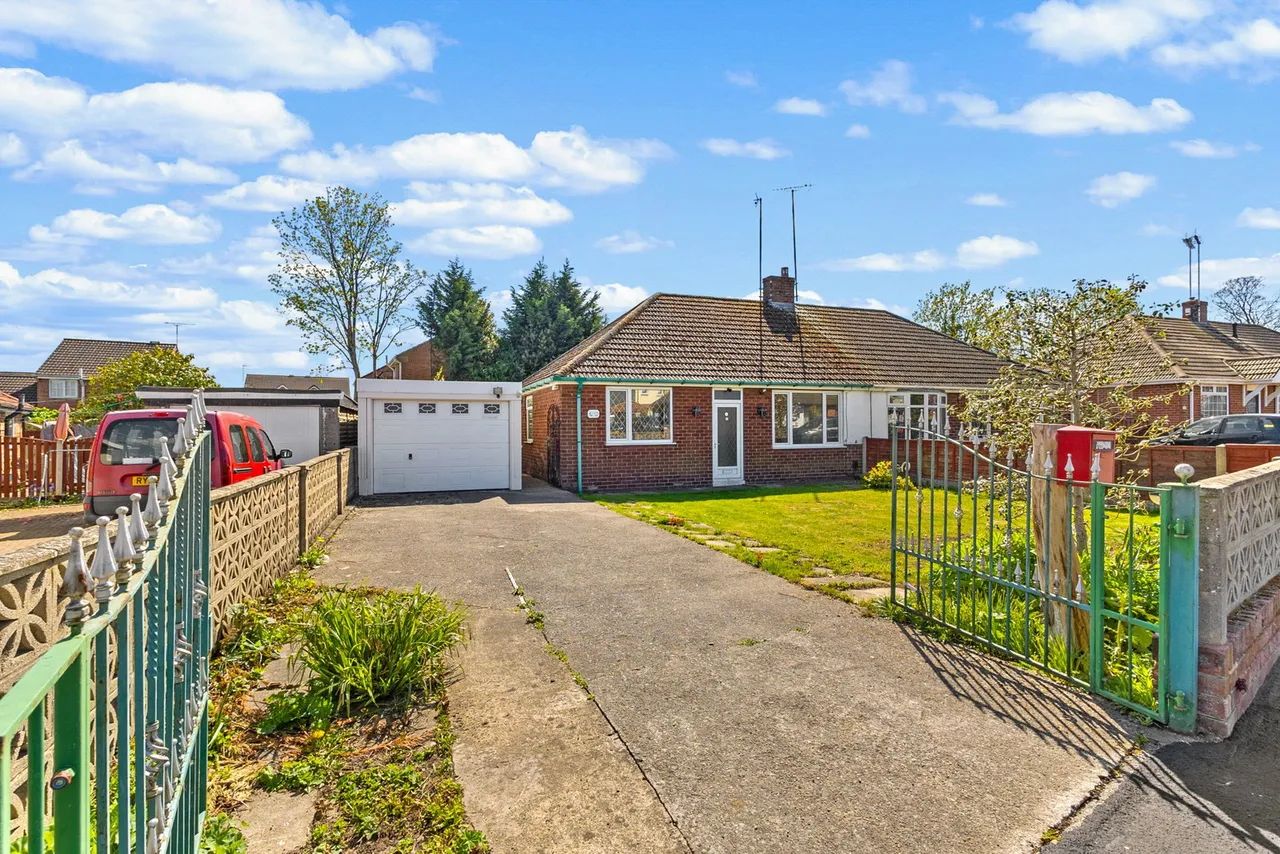 2 bed house for sale, St. Ives Close, Pontefract, WF8