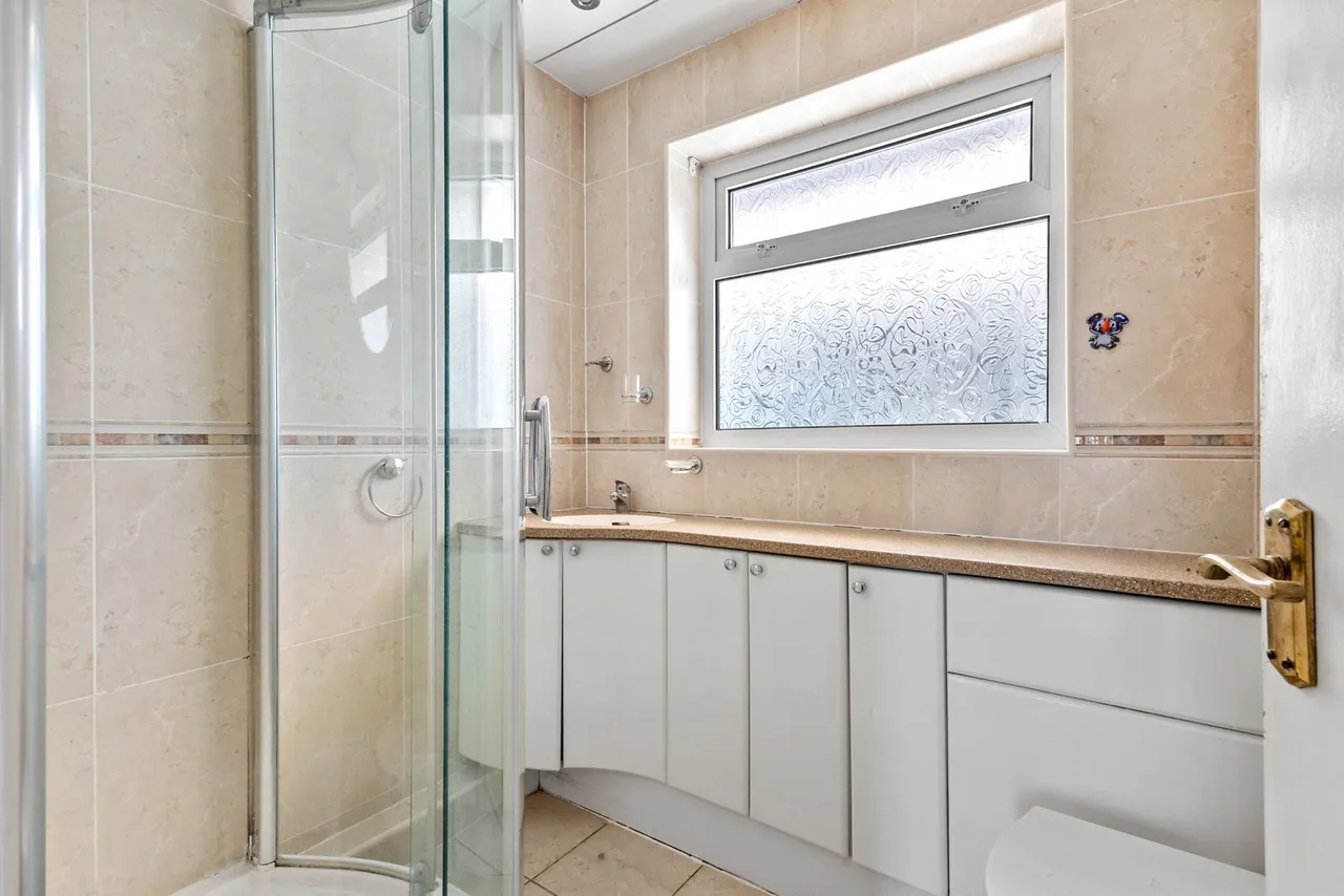 St. Ives Close, Pontefract, WF8, photo 14