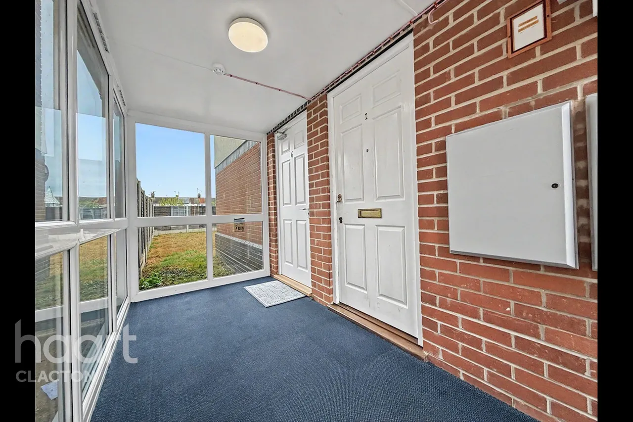 Elizabeth Road, Harwich, CO12, photo 2