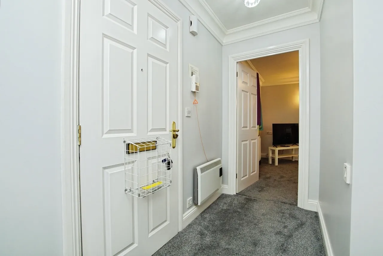 Pegasus Court, Stafford Road, Caterham, Surrey, CR3, photo 5