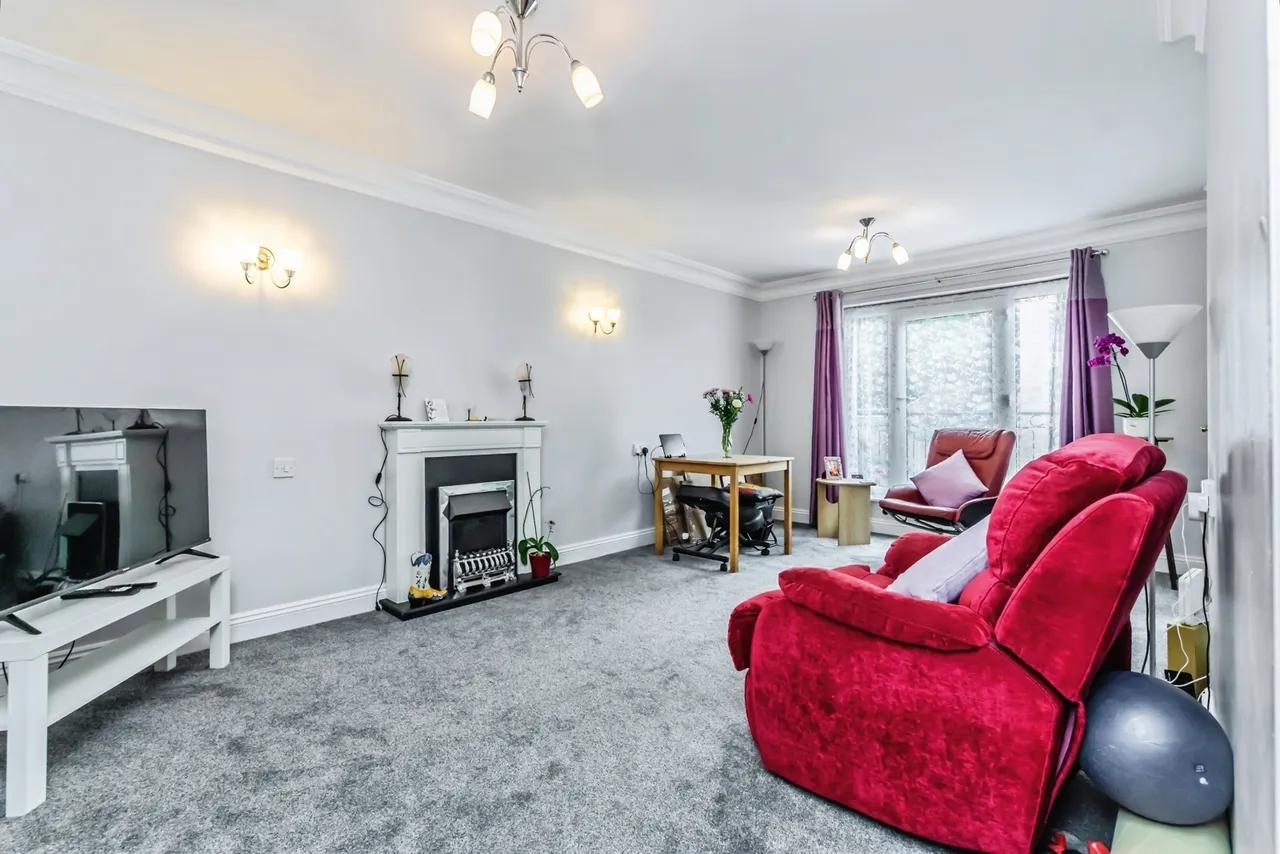 Pegasus Court, Stafford Road, Caterham, Surrey, CR3, photo 13