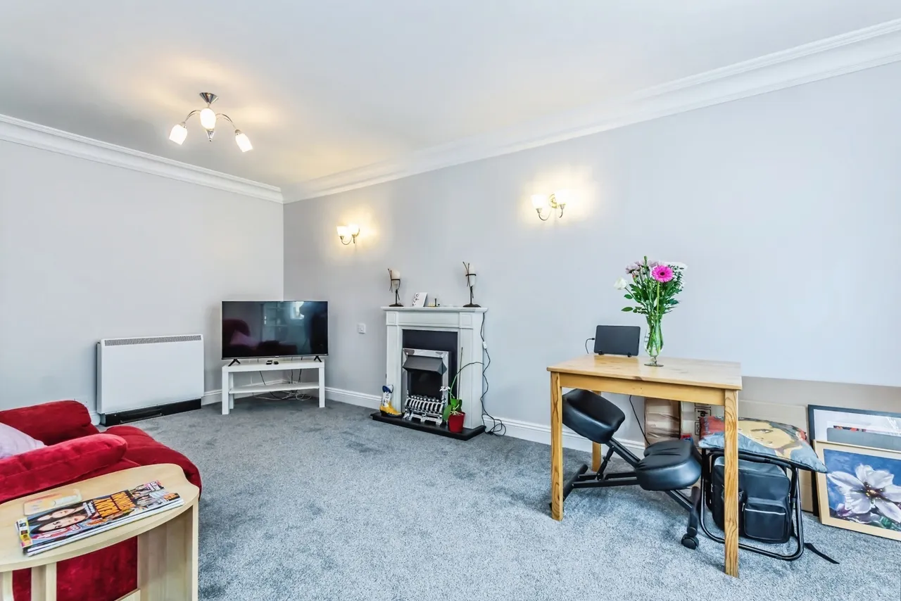 Pegasus Court, Stafford Road, Caterham, Surrey, CR3, photo 16