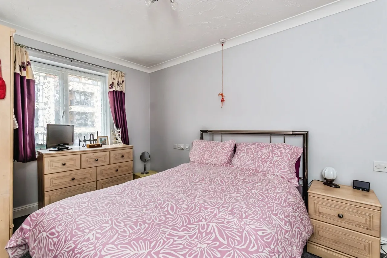 Pegasus Court, Stafford Road, Caterham, Surrey, CR3, photo 8