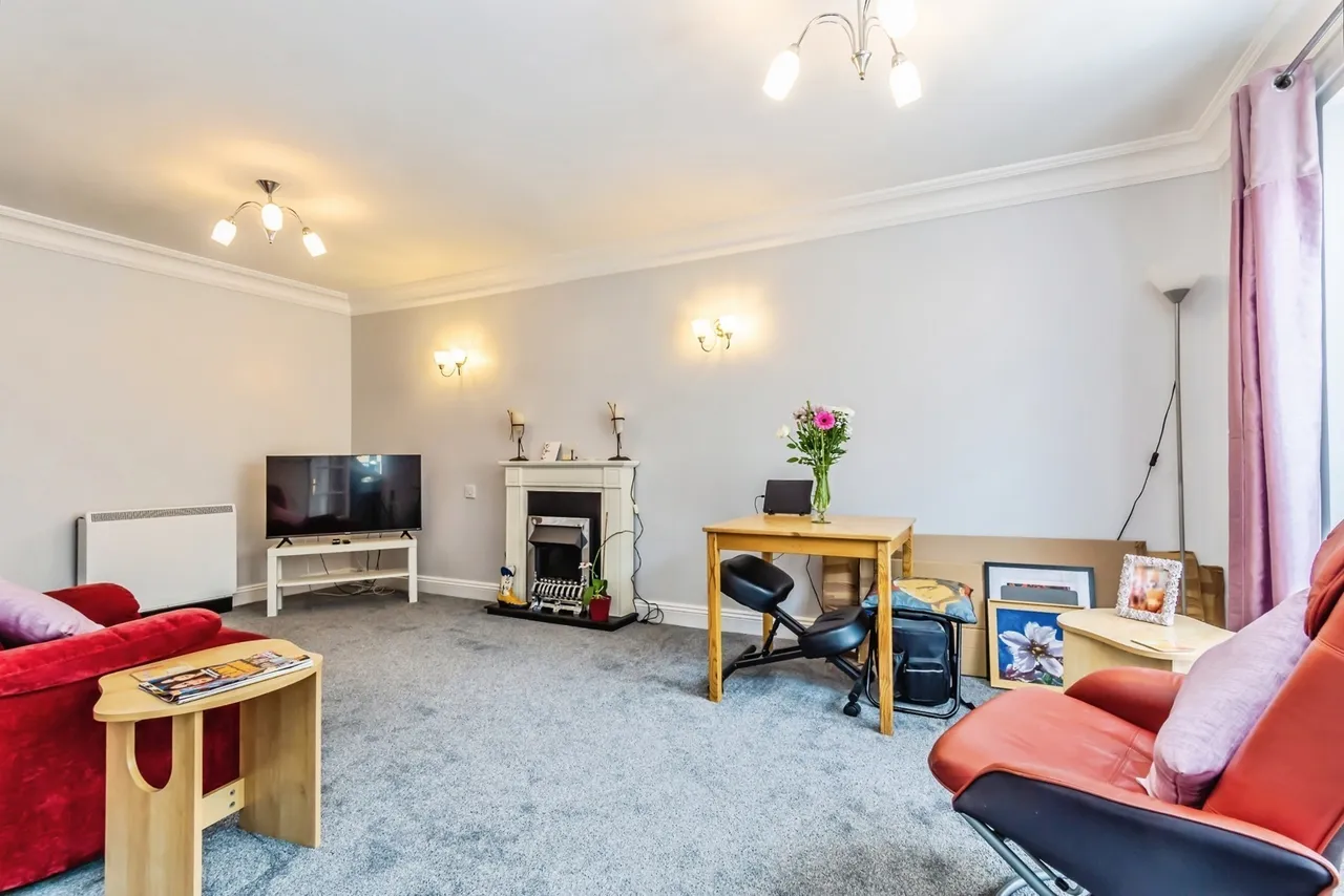 Pegasus Court, Stafford Road, Caterham, Surrey, CR3, photo 17