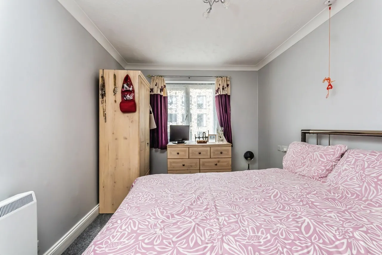 Pegasus Court, Stafford Road, Caterham, Surrey, CR3, photo 6