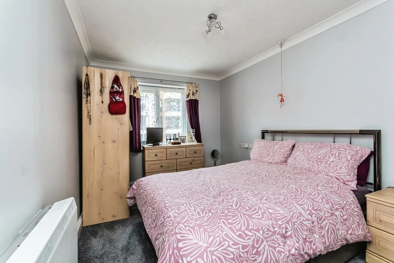 Pegasus Court, Stafford Road, Caterham, Surrey, CR3, photo 11