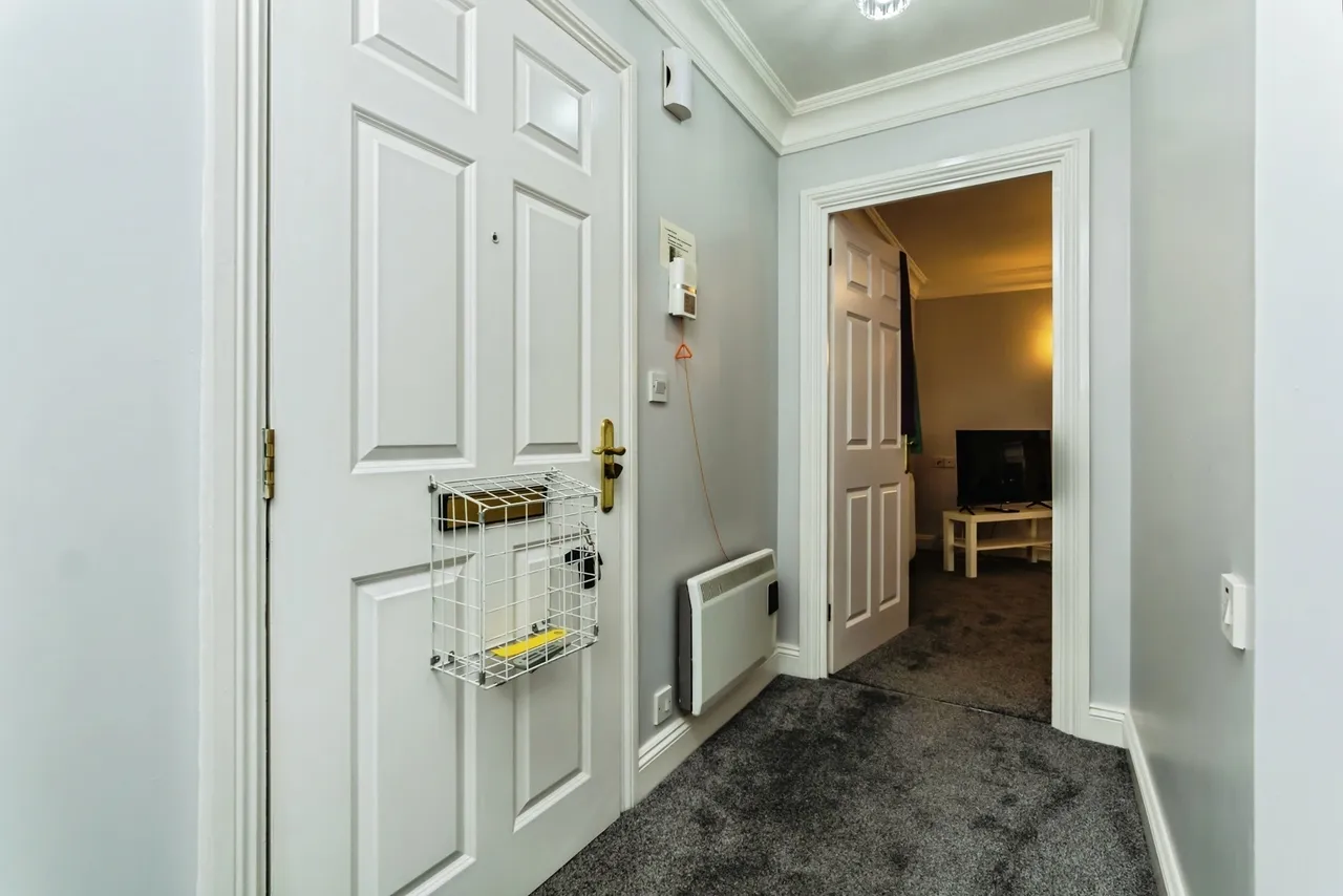 Pegasus Court, Stafford Road, Caterham, Surrey, CR3, photo 10