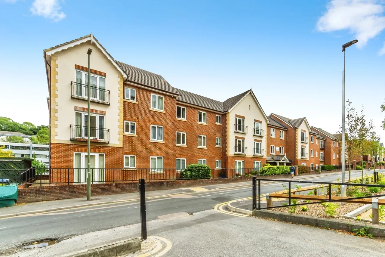 Pegasus Court, Stafford Road, Caterham, Surrey, CR3, photo 4
