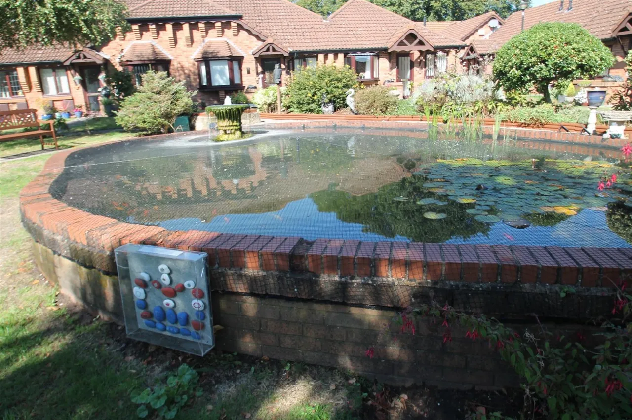 Stourbridge Road, Halesowen, photo 16