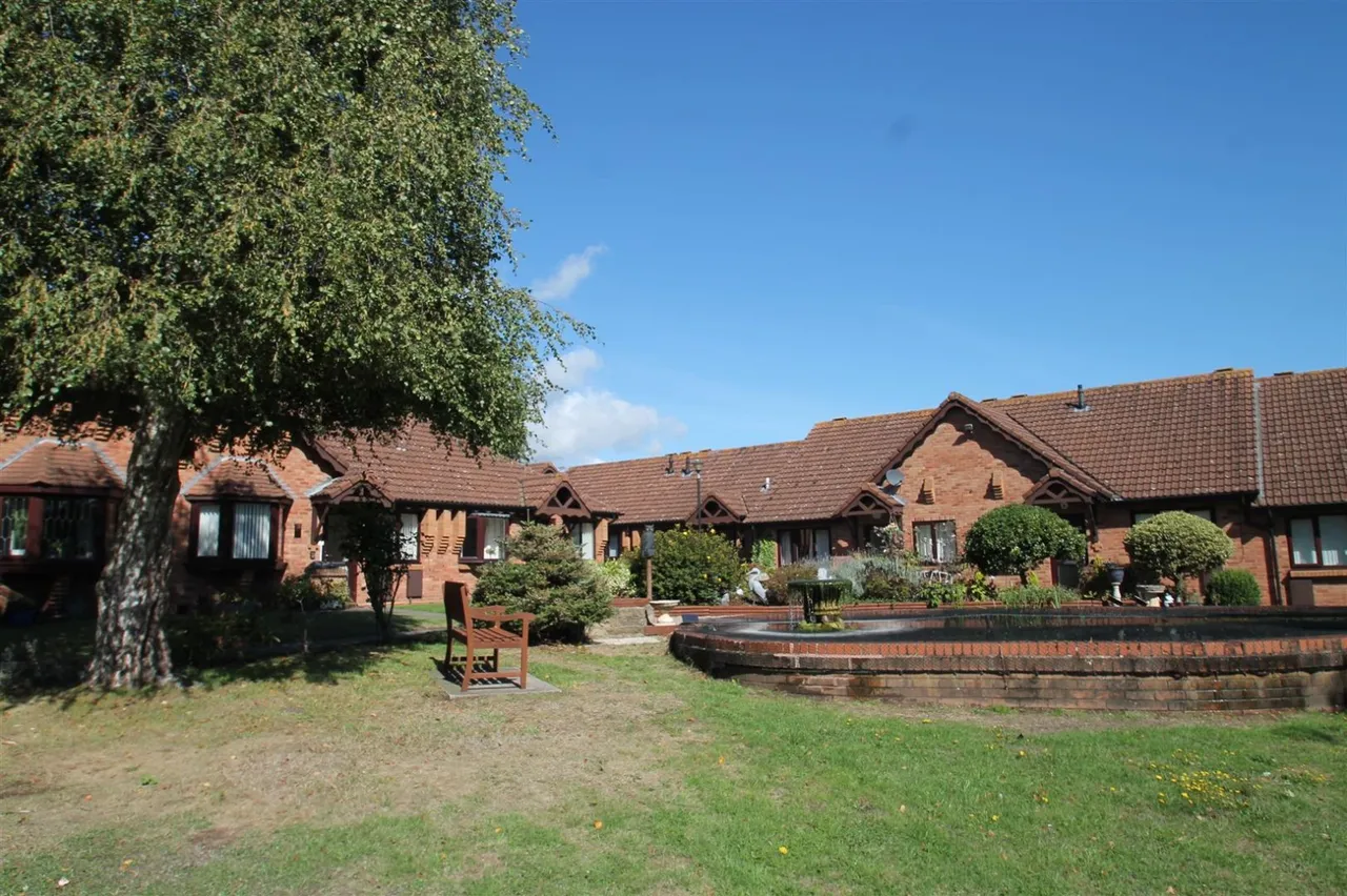 Stourbridge Road, Halesowen, photo 9