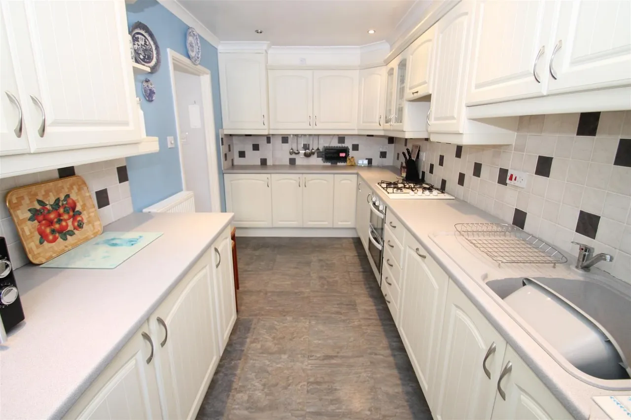 Stourbridge Road, Halesowen, photo 12