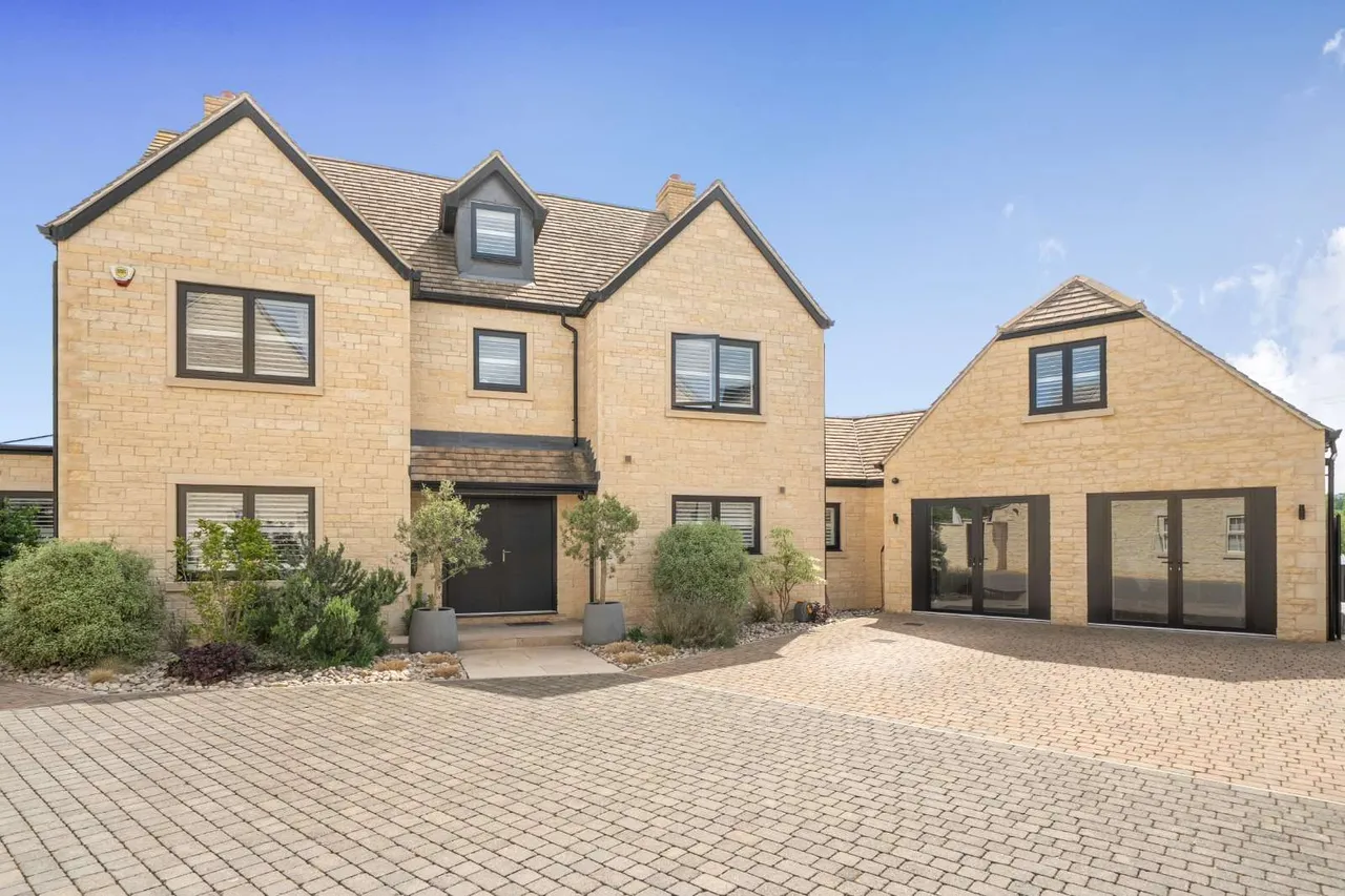 6 bed house for sale, Windlass Court, Top Lock Meadows, PE9