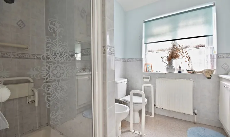 Petters Road, Ashtead, KT21, photo 11
