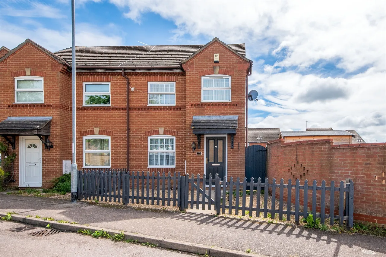 3 bed house for sale, Blenheim Way, Kettering, NN15