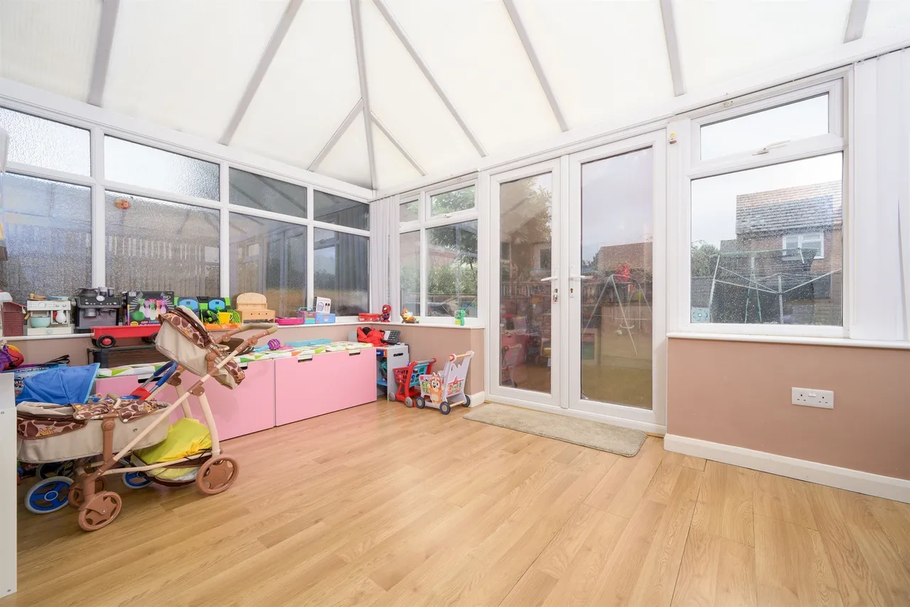 Blenheim Way, Kettering, NN15, photo 2
