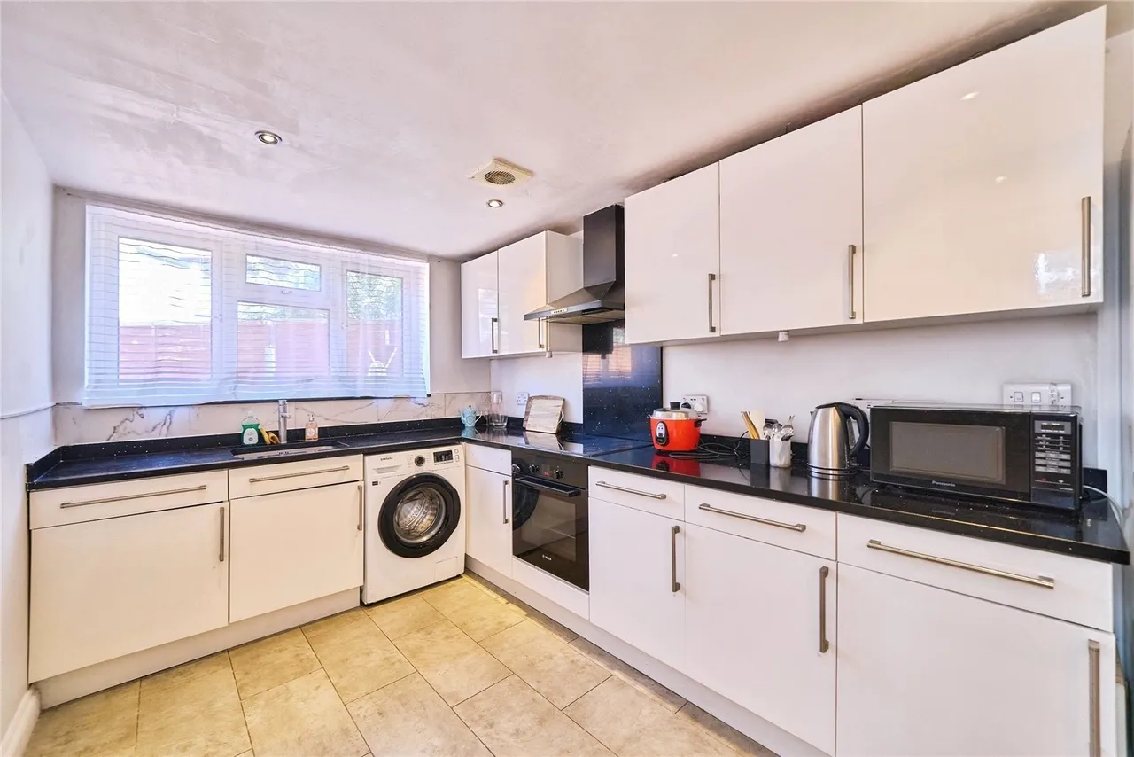 Middle Road, London, E13, photo 5