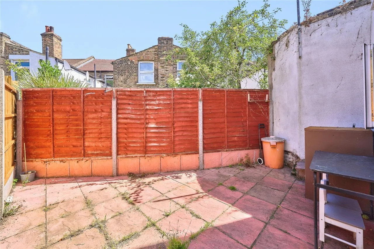 Middle Road, London, E13, photo 22