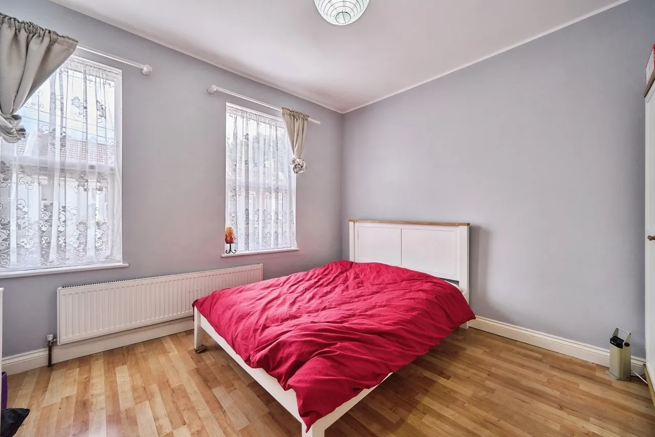Middle Road, London, E13, photo 16