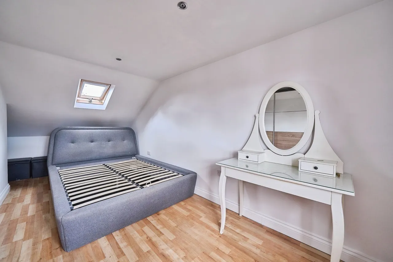 Middle Road, London, E13, photo 9