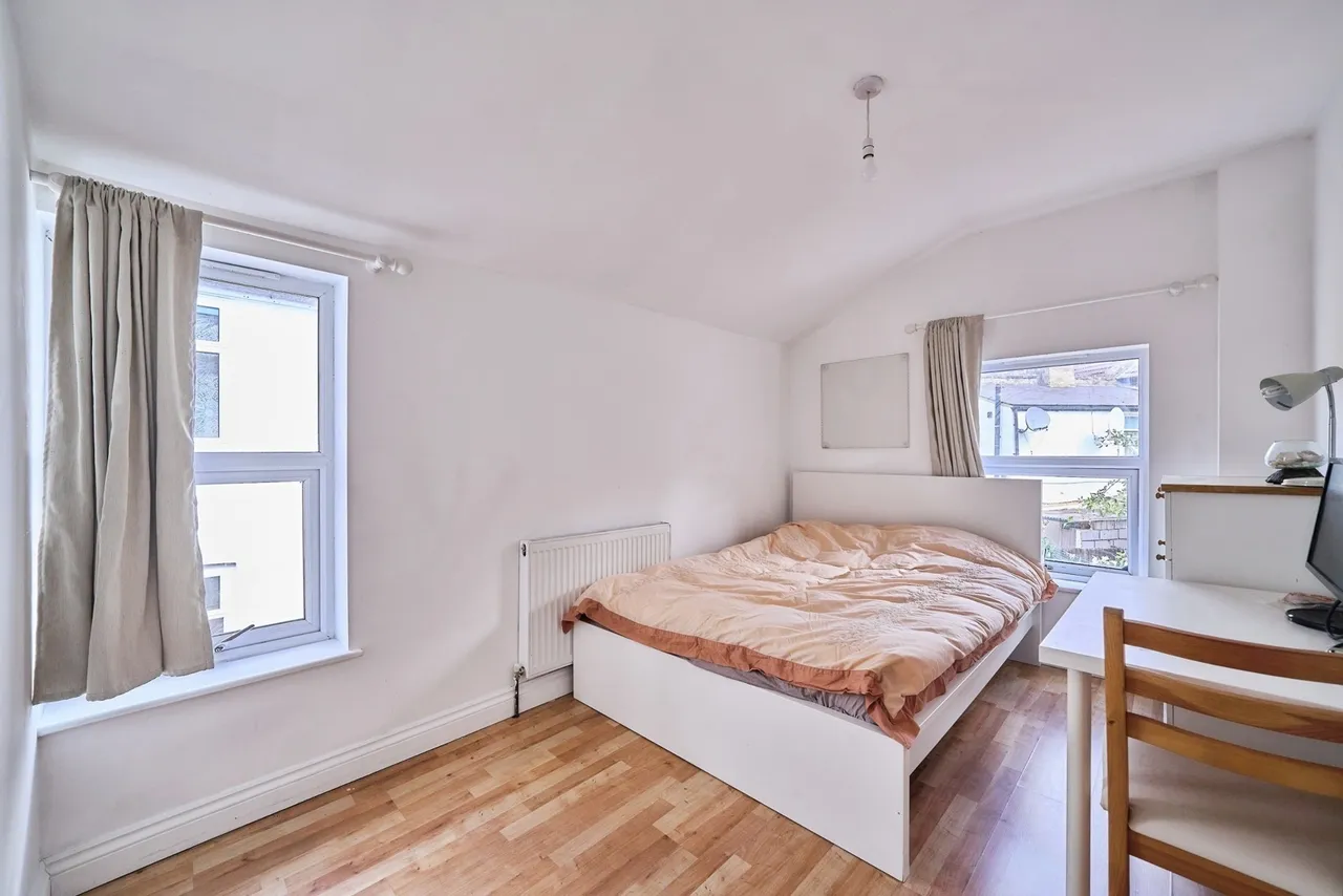 Middle Road, London, E13, photo 14
