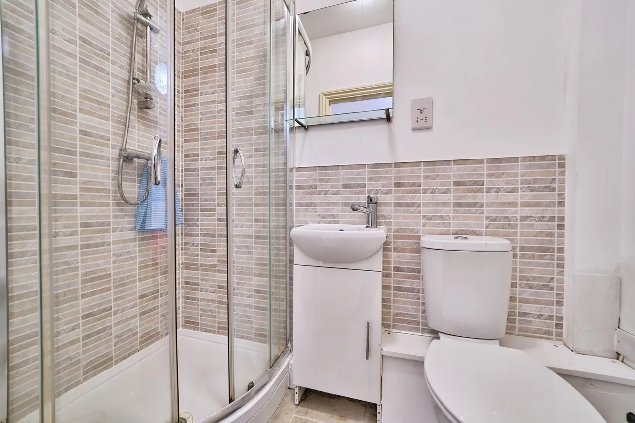 Middle Road, London, E13, photo 12