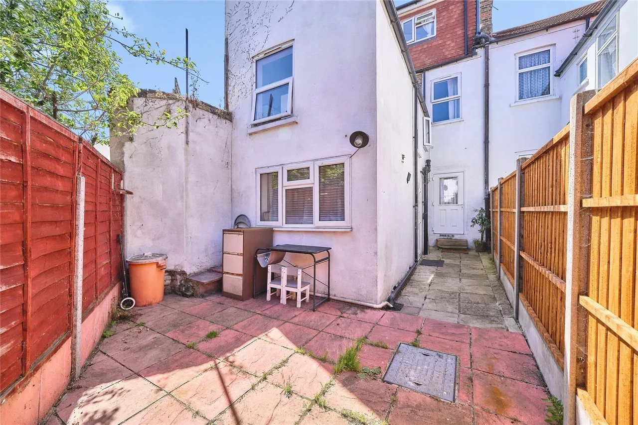 Middle Road, London, E13, photo 21