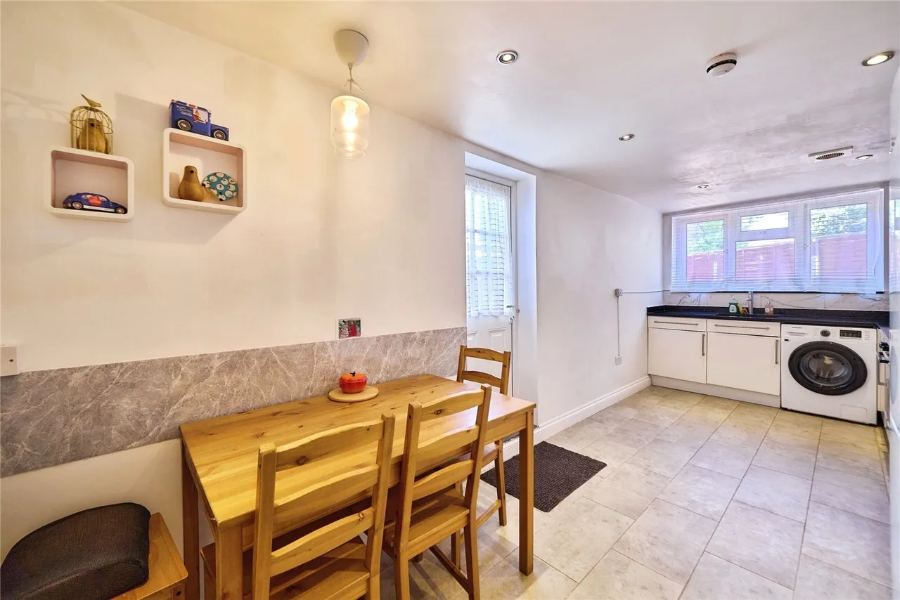 Middle Road, London, E13, photo 8