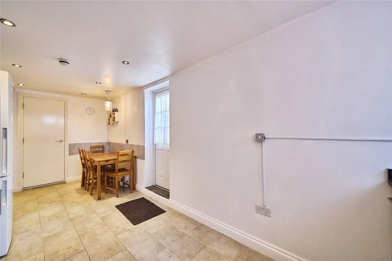 Middle Road, London, E13, photo 7