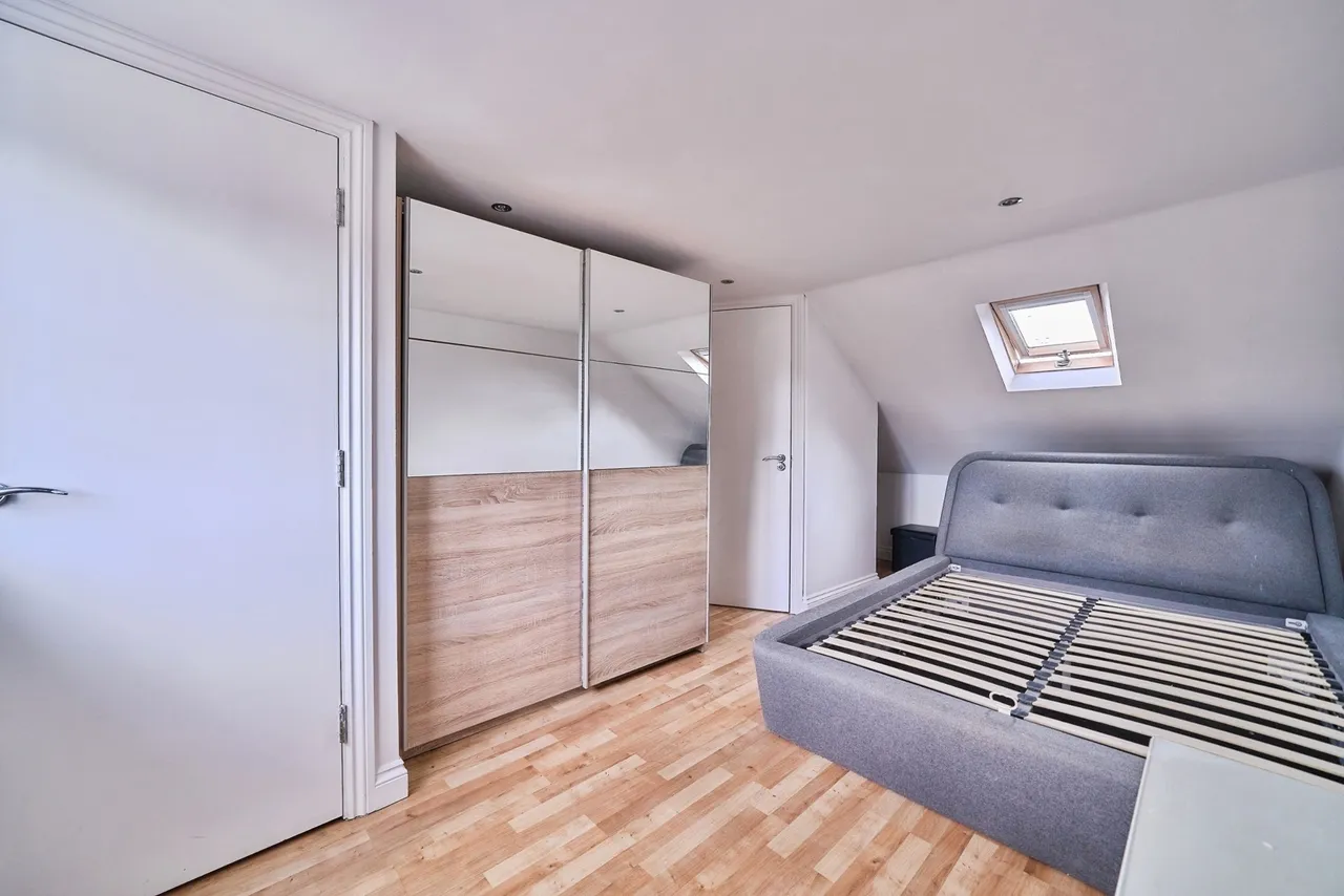 Middle Road, London, E13, photo 10