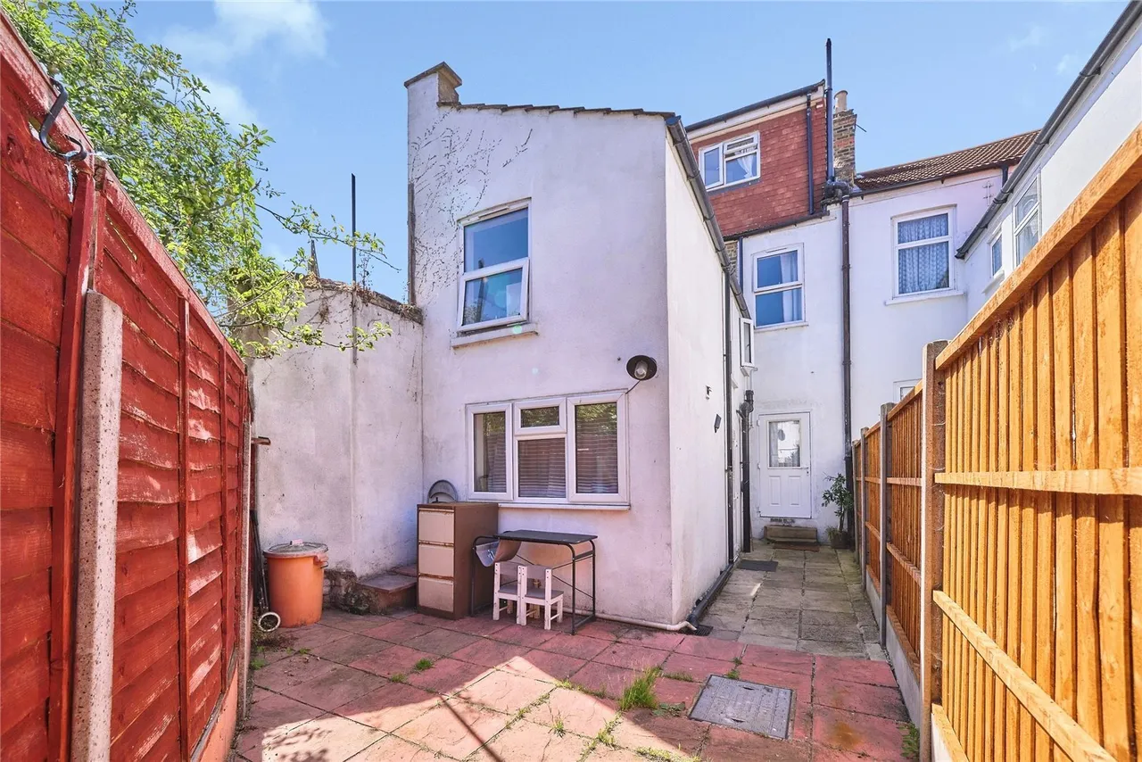 Middle Road, London, E13, photo 23
