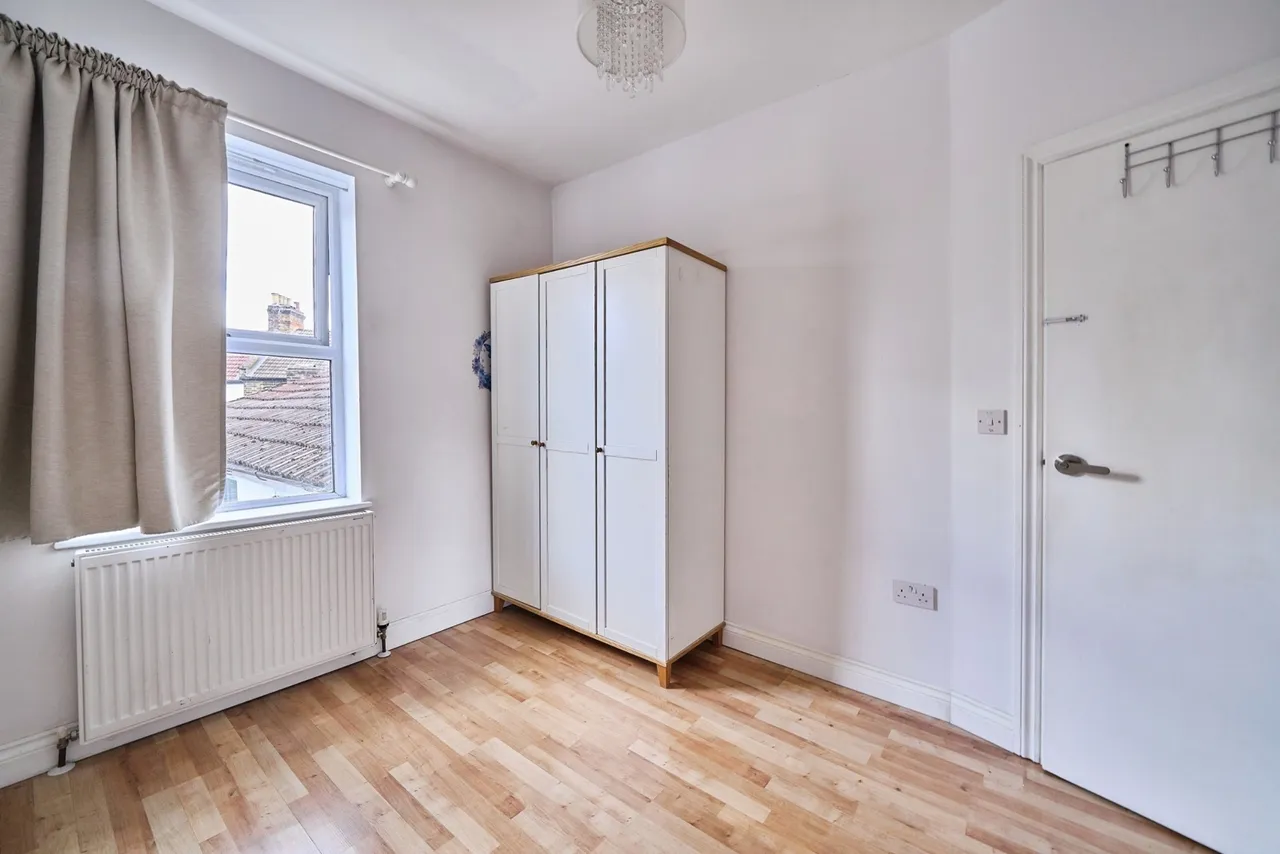 Middle Road, London, E13, photo 11