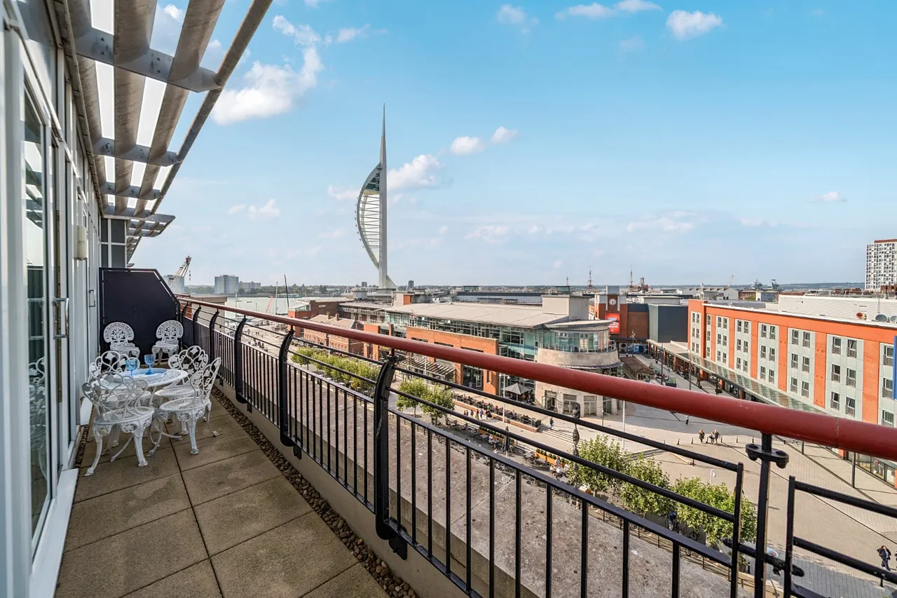 Penthouse Apartment, The Canalside, PO1, photo 12
