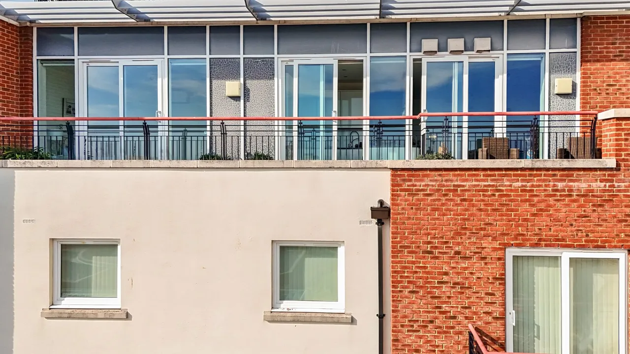 Penthouse Apartment, The Canalside, PO1, photo 2