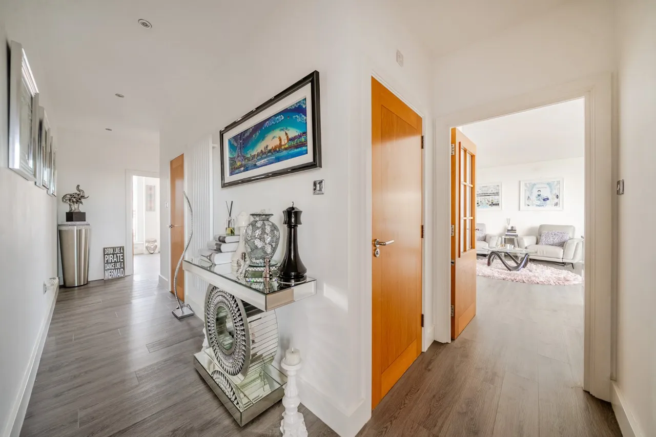 Penthouse Apartment, The Canalside, PO1, photo 4