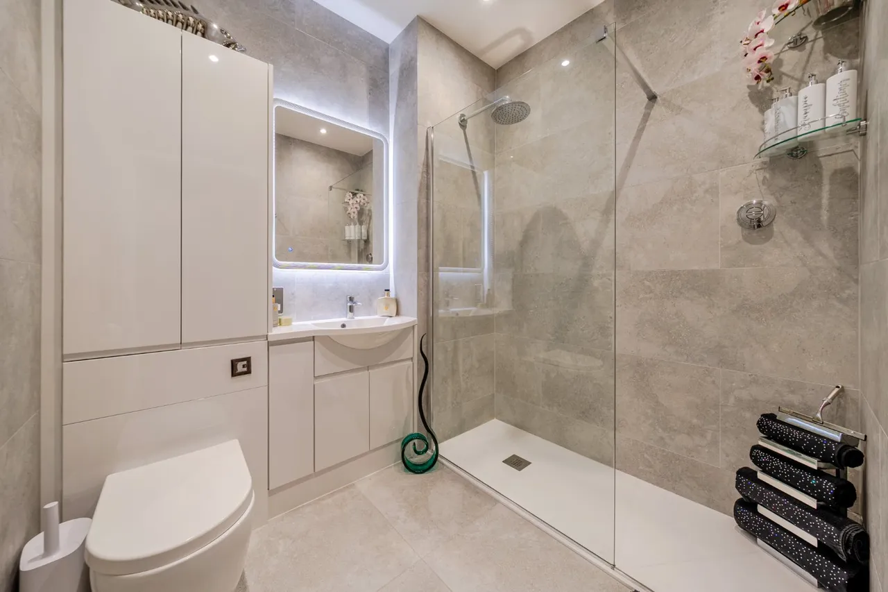 Penthouse Apartment, The Canalside, PO1, photo 8