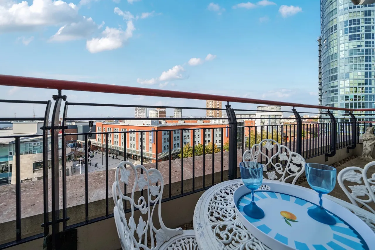 Penthouse Apartment, The Canalside, PO1, photo 13