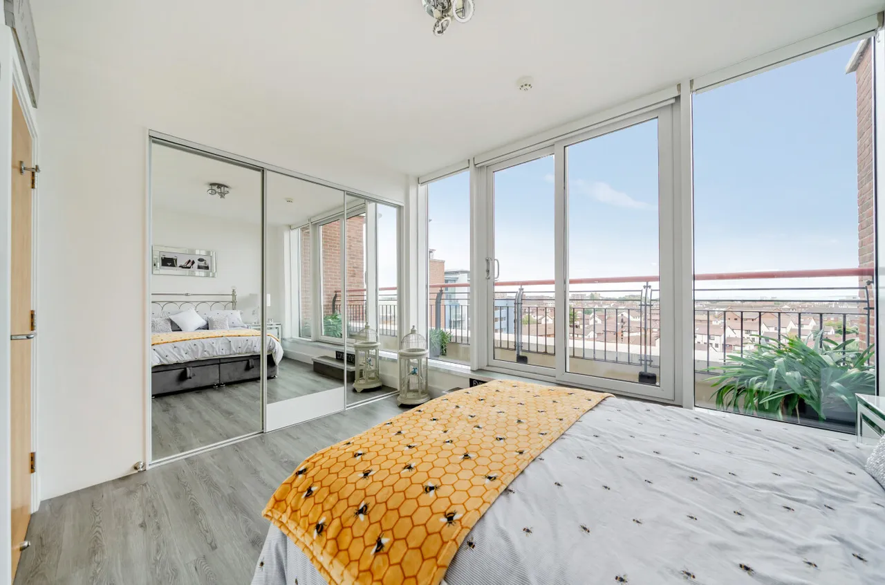 Penthouse Apartment, The Canalside, PO1, photo 9