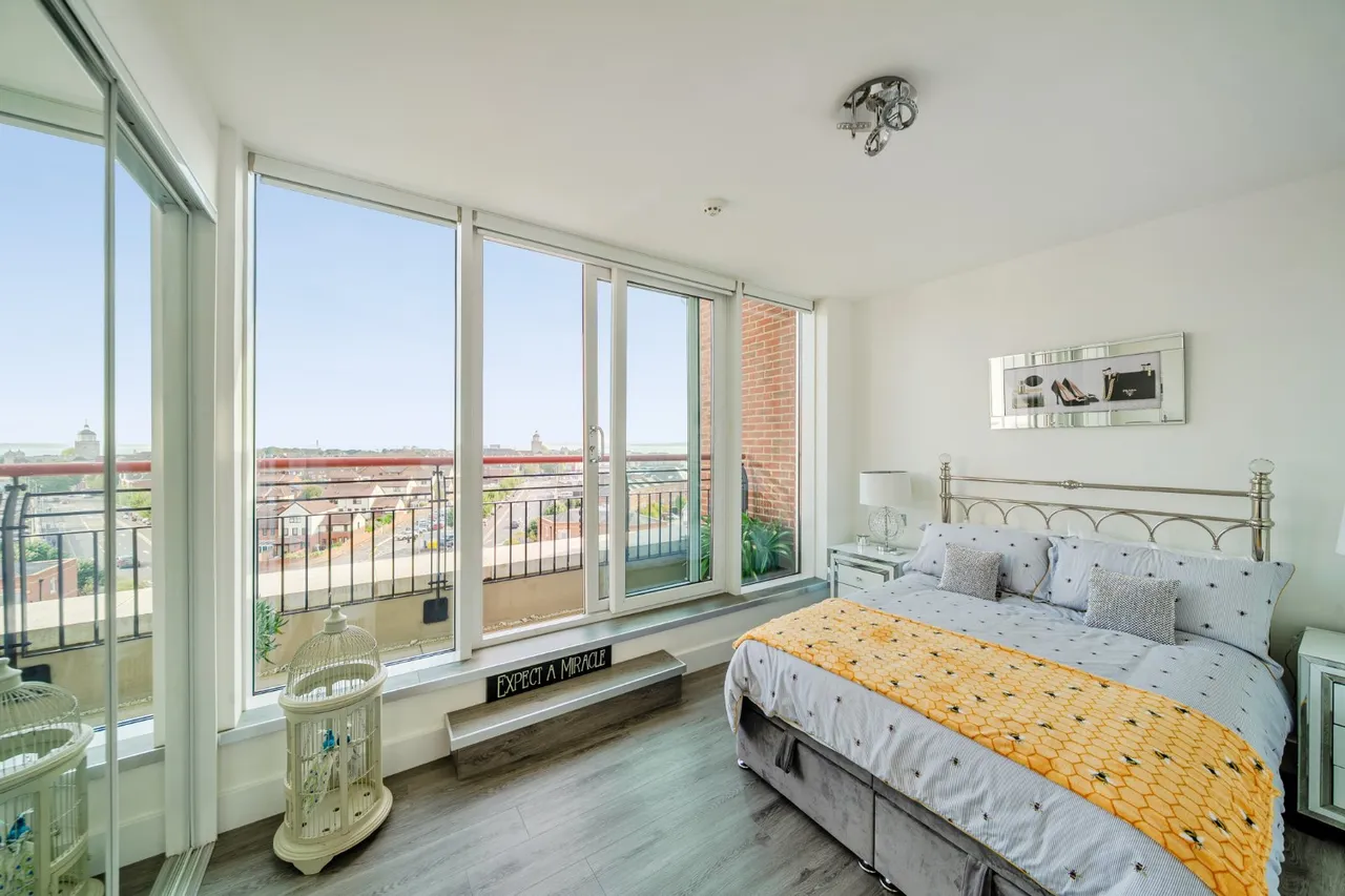 Penthouse Apartment, The Canalside, PO1, photo 7
