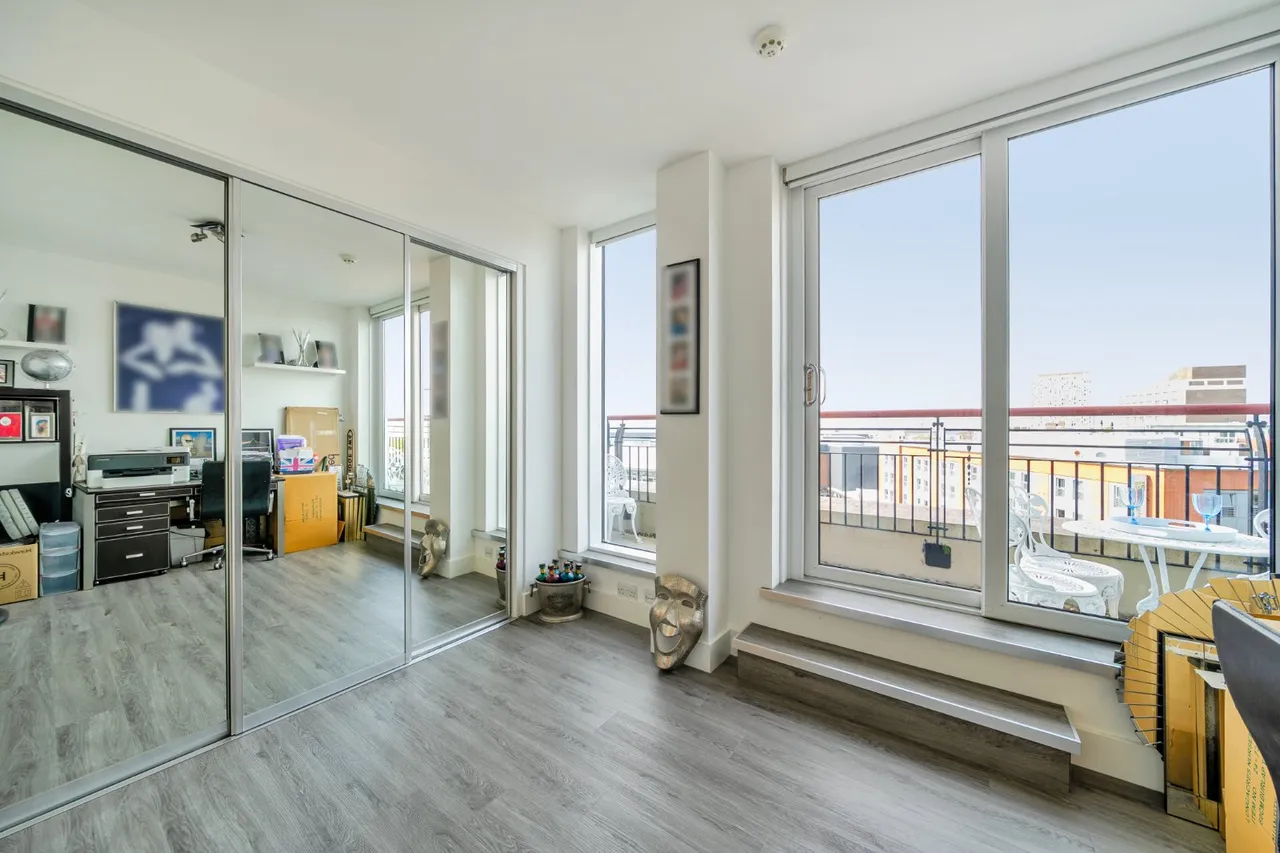 Penthouse Apartment, The Canalside, PO1, photo 10