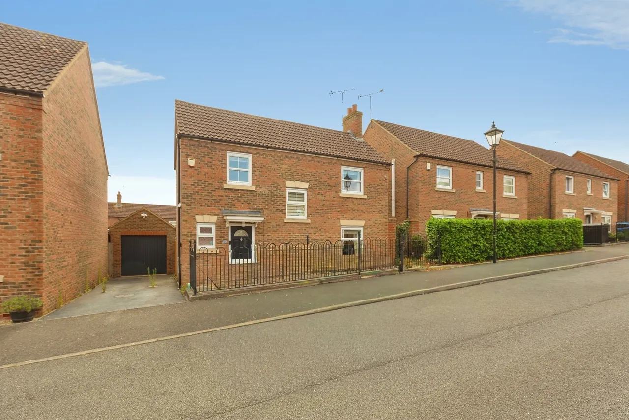 3 bed house for sale — Cavendish Way, Aylesbury